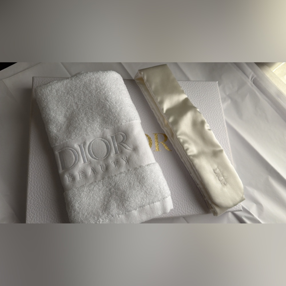 New,unused & authentic Dior Beauty White Towel and headband Set. Limited edition